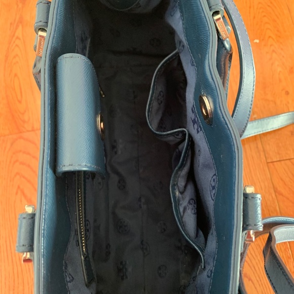 Tory Burch Robinson triangle tote - Picture 10 of 13